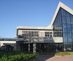 秋田港振興センター「セリオンプラザ」の外観