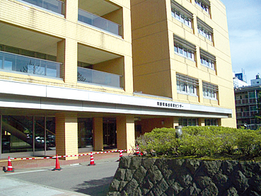 秋田県総合保健センターの外観