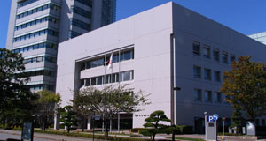 新潟県自治会館の外観